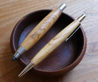 Kugelschreiber und Bleistift Olive
